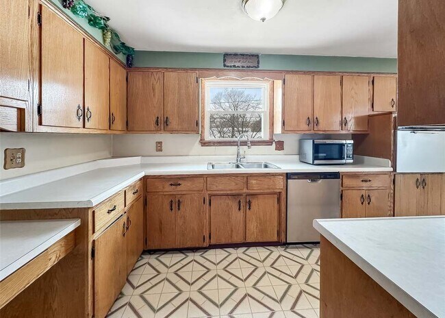 Photo - 167 Joliette Ave