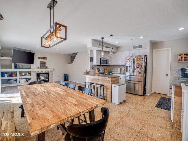 Photo - 5 bed - 3 bath in Litchfield with Pool!