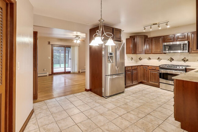 Photo - 933 Garden Ln
