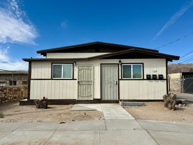 Building Photo - 1209 Gateway S Blvd Unit 1