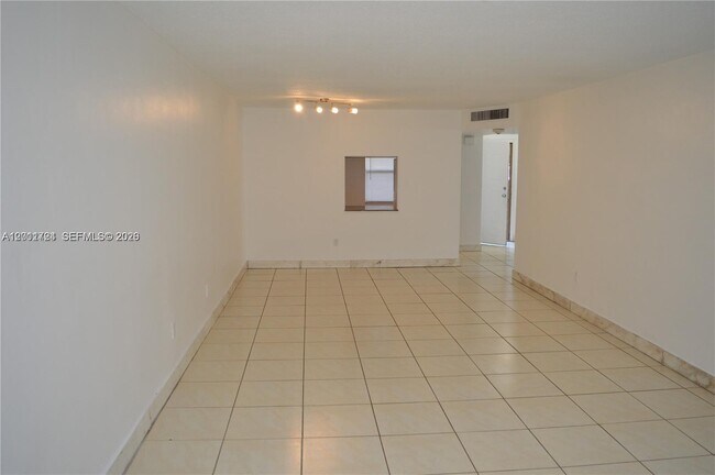Photo - 1601 NE 191st St Unit B103