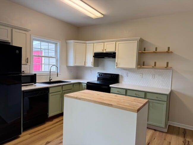 Photo - Renovated Townhouse in The Pinnacle Subdivision