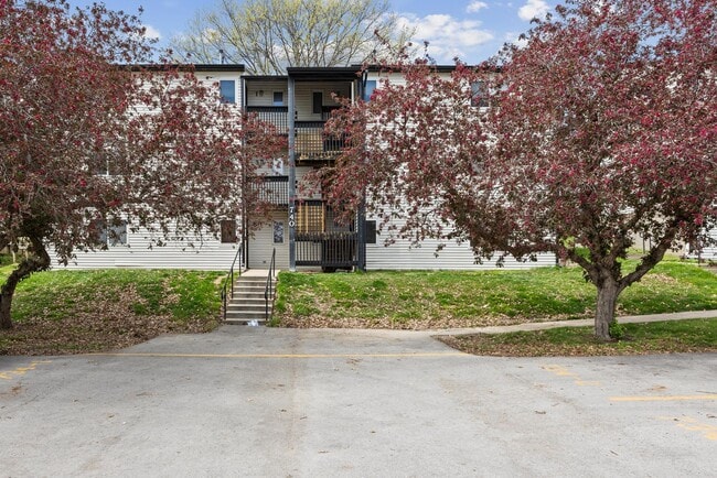 Building Photo - 740 Westwinds Dr Unit 6