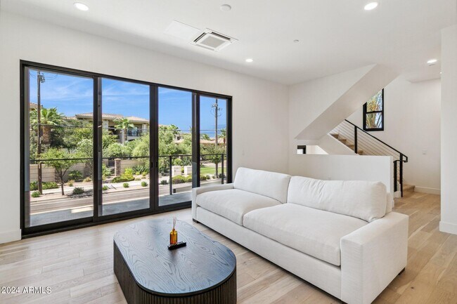 Photo - 1501 N Miller Rd