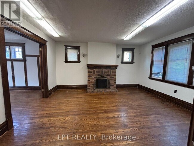 Photo - 322 Waverley St