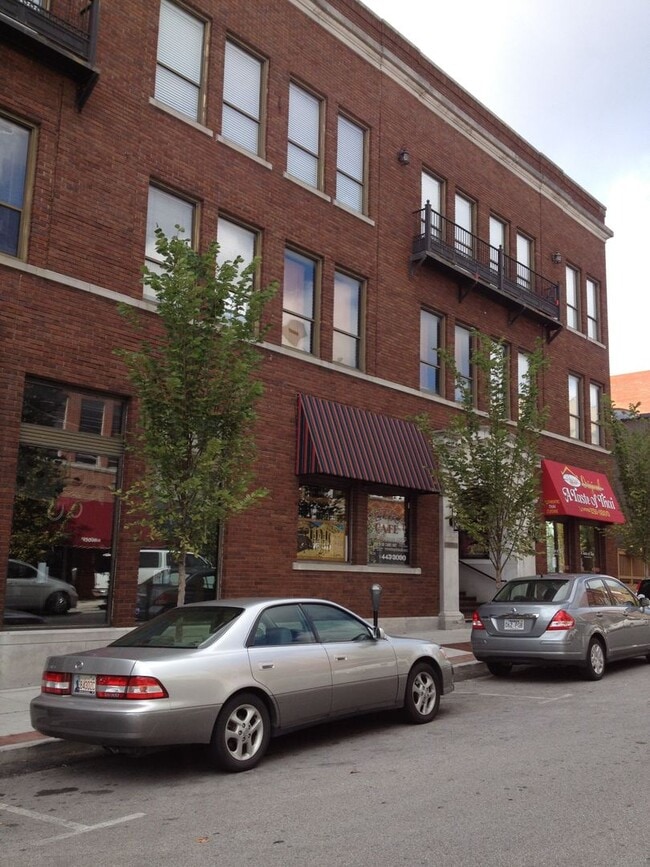 Building Photo - 31 E Center St Unit 203