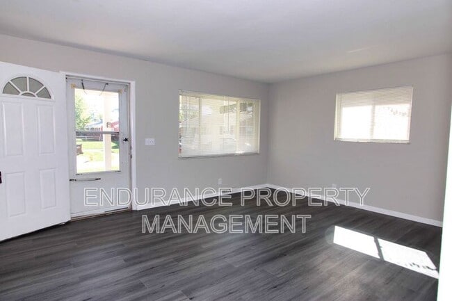Photo - 3448 Ringwood St