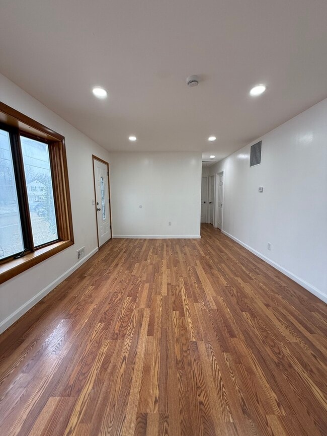 Photo - 23 Lamont Rd