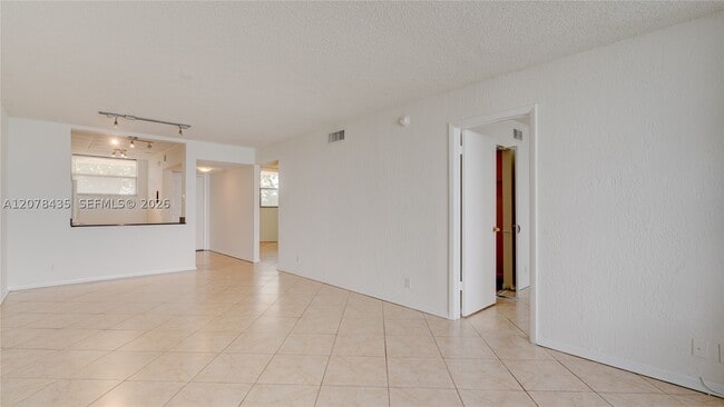 Photo - 114 Lake Emerald Dr Unit 409