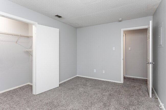 2BR, 2BA - 1,000 SF