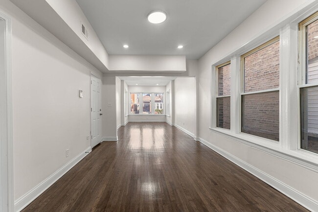 Photo - 7532 S Champlain Ave Unidad 2
