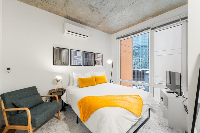 Photo - Cozy Studio Suite, Steps from River North & Shops