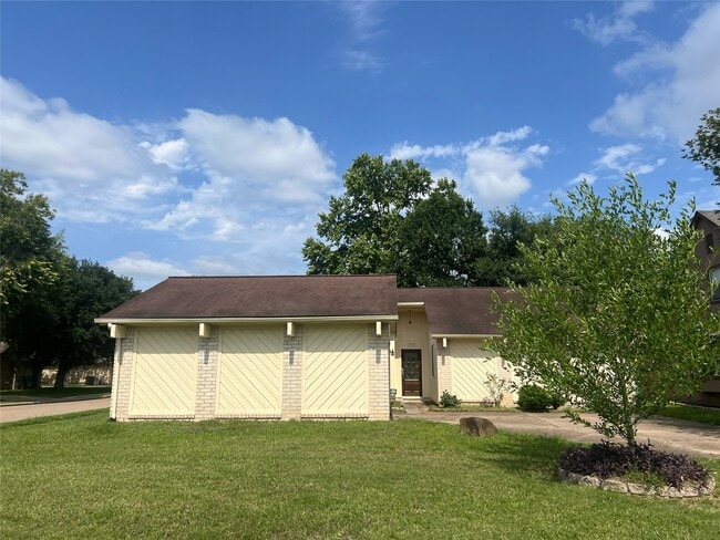 Photo - 2134 Collingsfield Dr