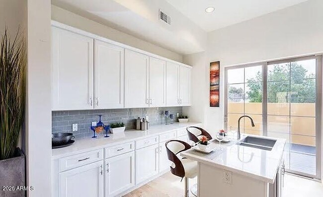Photo - 421 W 6th St