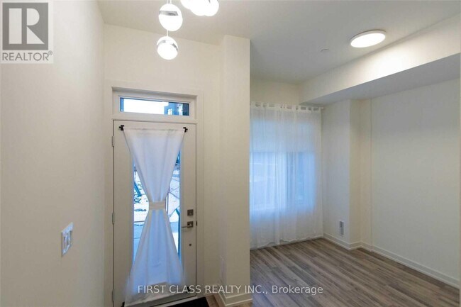 Photo - 370 Red Maple Rd