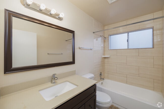 2 habitaciones, 1 baño - 1100 pies cuadrados - Baño