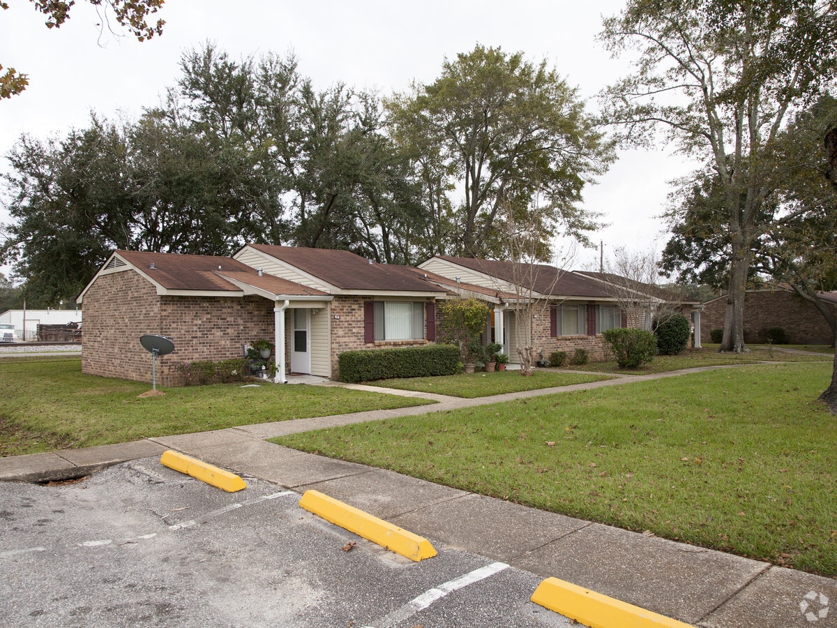 Photo - Village Oaks Apartments
