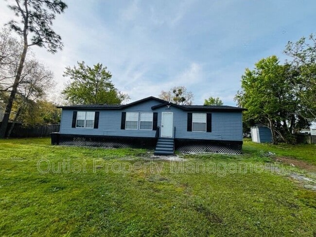 Building Photo - 15710 Bermuda St Rental