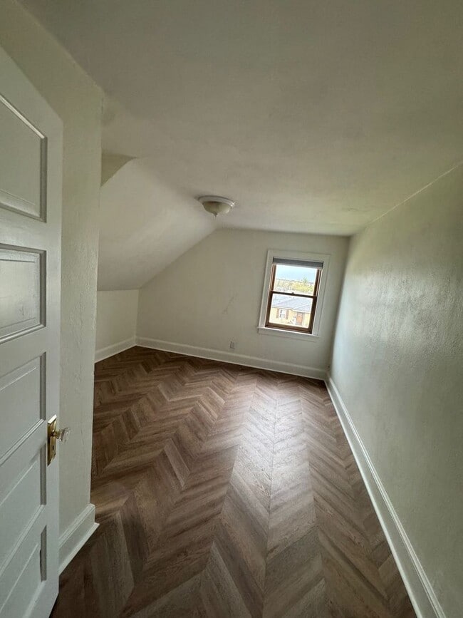 Photo - 4 Bed/ 1 Bath Home!! Bedroom Rentals for Students 9-10 Month Lease