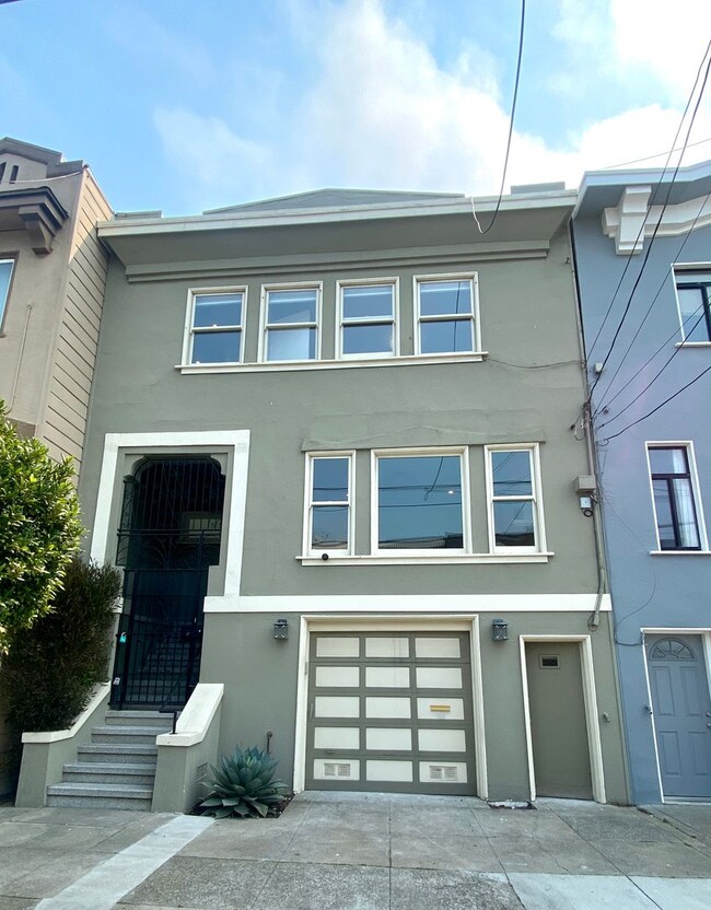 Building Photo - Gorgeous Richmond Home w/Deck and Yard