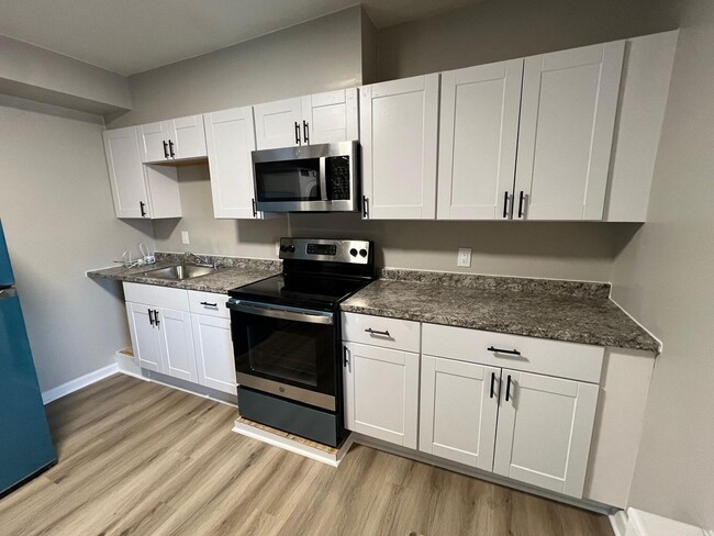 Photo - Newly Renovated 3 Bedroom Section 8 are We... Apartment Unit 1E