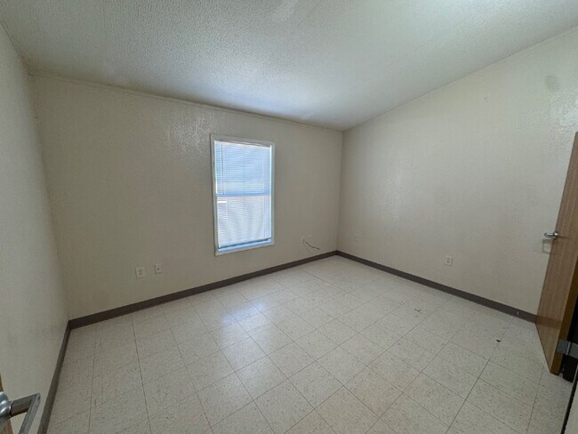 Charming 2-Bed Oasis in Lubbock - Cozy 750 Sq Ft Retreat!