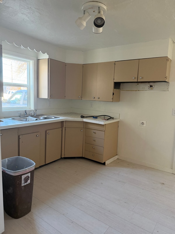 Building Photo - 713 S Billings Blvd