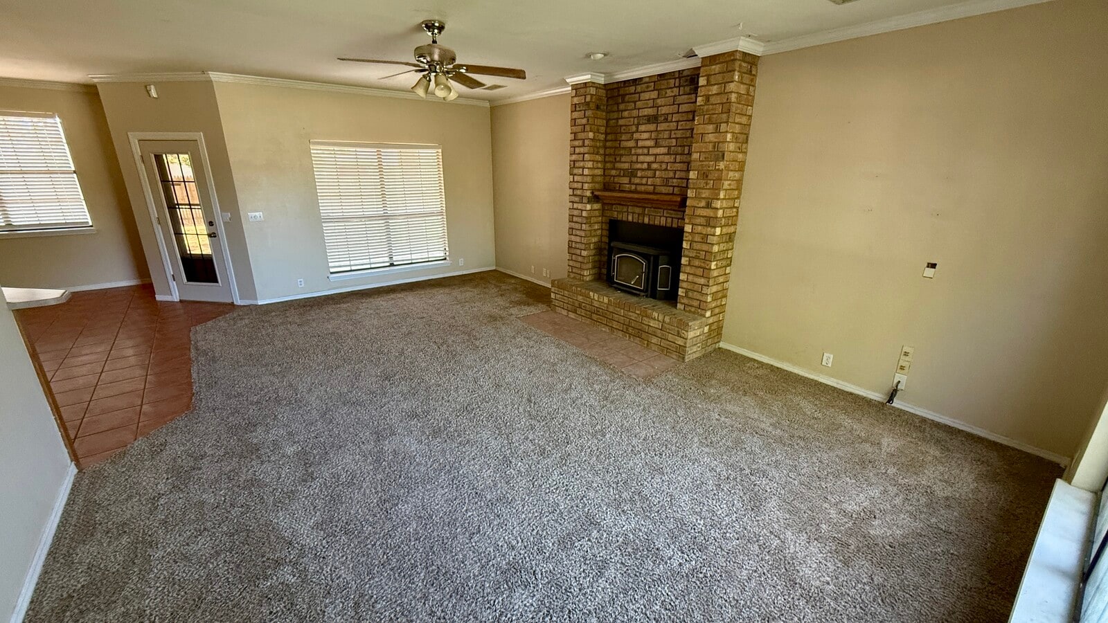Photo - 5714 Spencer St