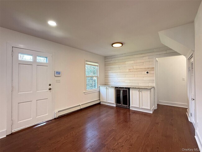 Photo - 18 Bayles Ave