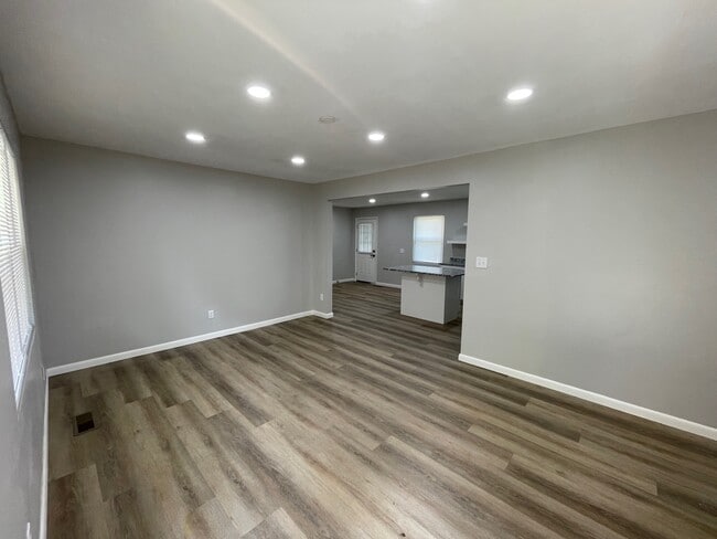 Photo - 119 Washington Cir