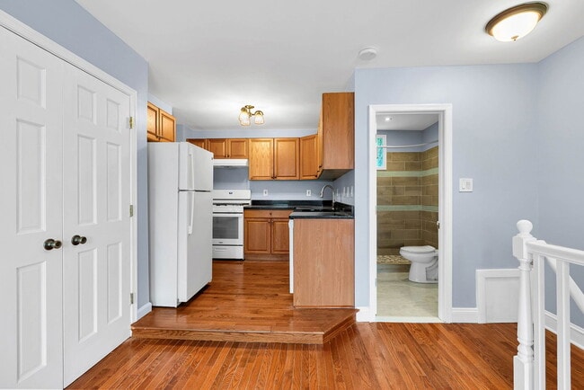 537 E Girard Ave