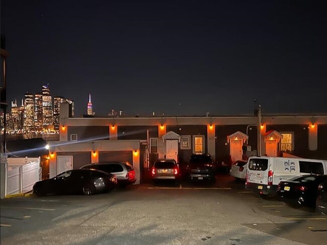 Building Photo - 812 Palisade Ave Unit 5