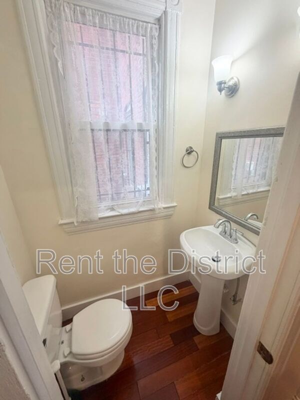Photo - 413 T St NW