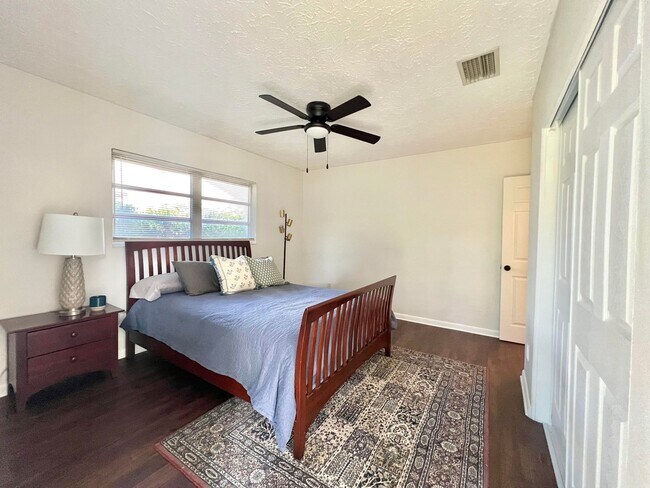 Photo - 704 20th Ave W