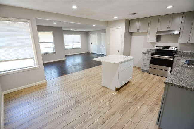 Photo - 6818 Cherrydale Dr