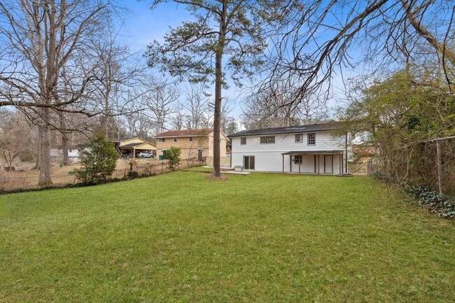 Photo - 2347 Greenway Dr
