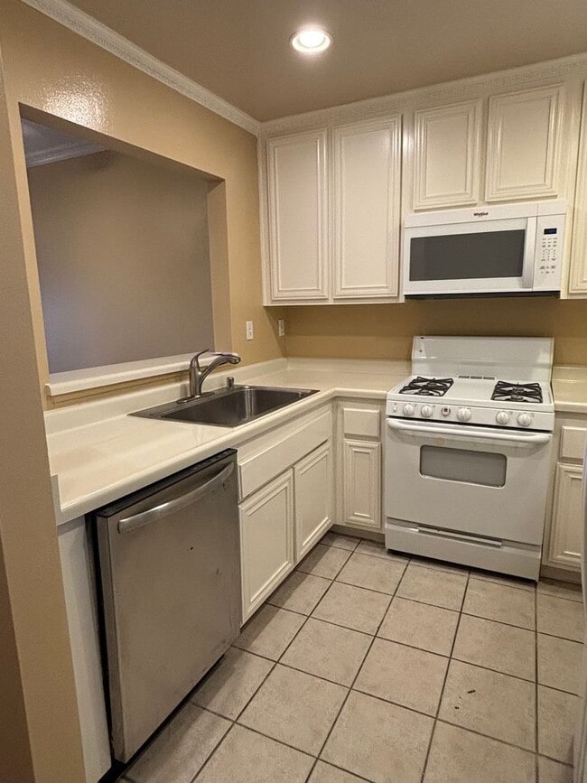 Photo - Beautiful 2 Bed / 2 Bath Condo for Rent in Long Beach!