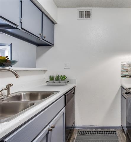 Photo - 601 Bellaire Dr