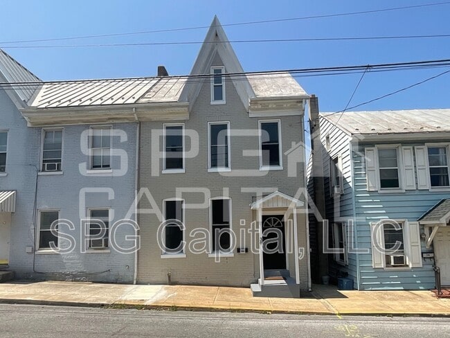 Building Photo - 38 S Penn St Rental