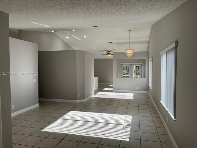 1542 Presidio Dr