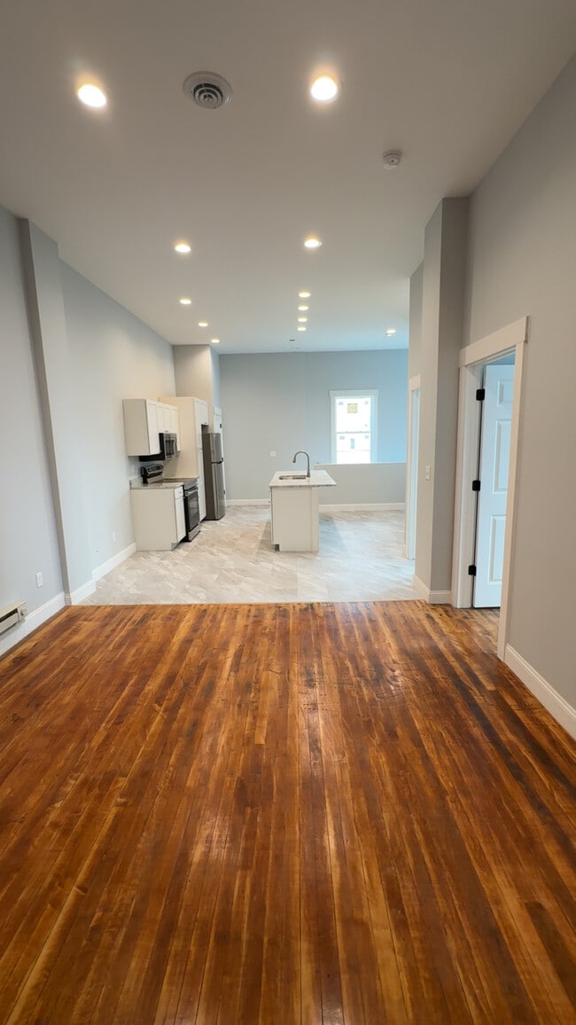 Building Photo - Downtown Rental Unit 201