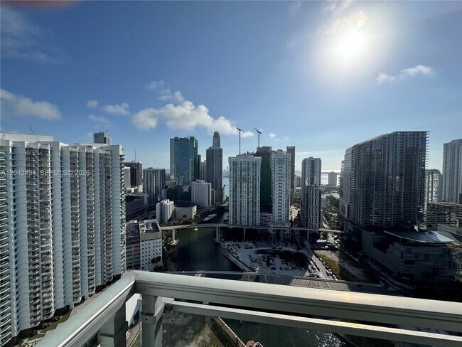 Photo - 92 SW 3rd St Unidad 3912