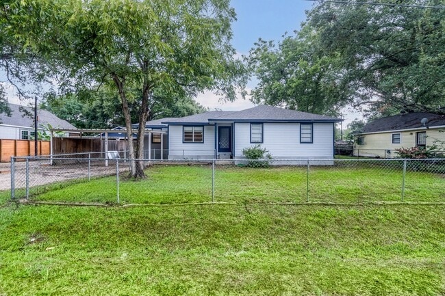 Photo - 503 Carrell St