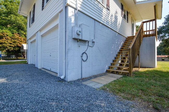 Building Photo - 2-Bedroom Retreat on Country Haven Lane – ...