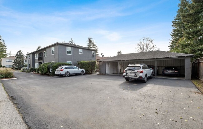Photo - 934 Oak Ln Unit #1