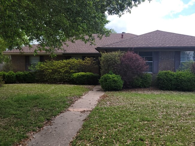 Building Photo - 3 bedroom 2 bathroom - North Bossier