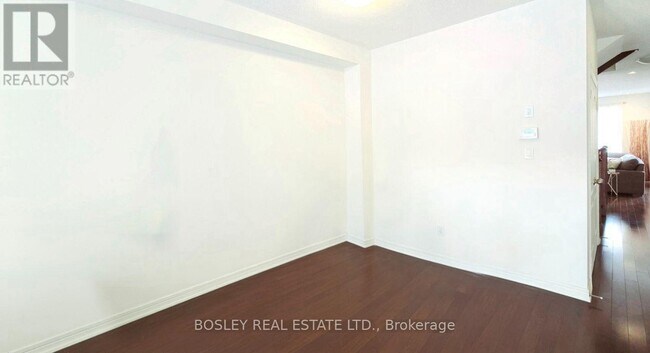 Photo - 303 Humphrey St