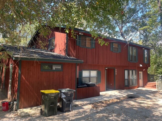 Building Photo - 302 Somerset