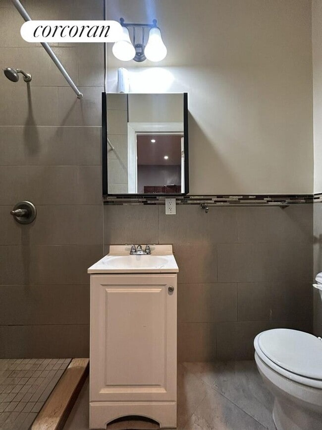 Photo - 712 Chauncey St