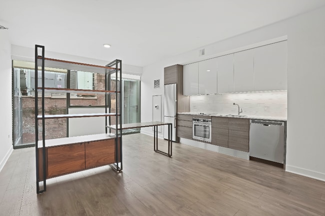 Photo - 199 W Hubbard St